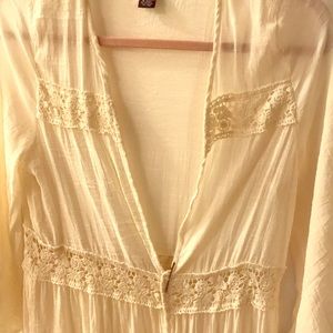 Cream lace Rue 21 duster💕